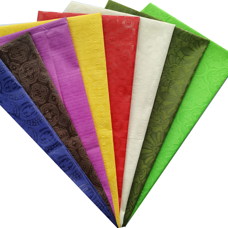 TMIE-08-2-2 Tissu uni pour vêtements de travail de poids moyen 110GSM, teint de couleur vive avec un motif de fleurs vives 3D, tissu en popeline de polyester gaufré