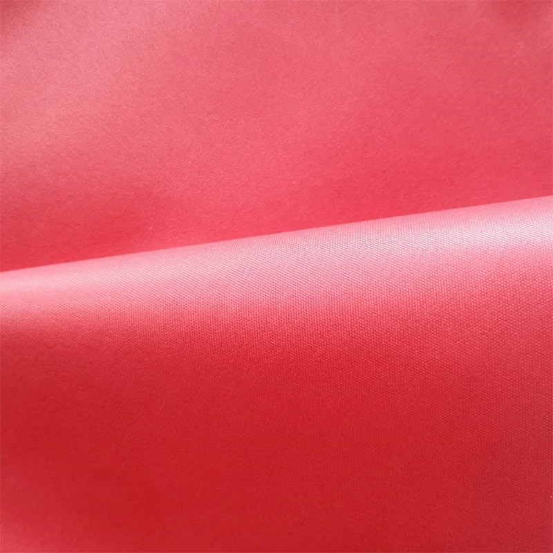 TMIE-08-1-1 70GSM 122CM vêtement de chemise tissu doux et brillant 100% Polyester teint avec du tissu en popeline de Polyester poli