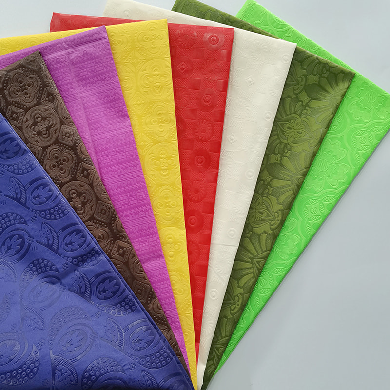TMIE-08-2-3 115GSM 100% Polyester haute densité teint avec motif géométrique en relief Poly popeline tissu