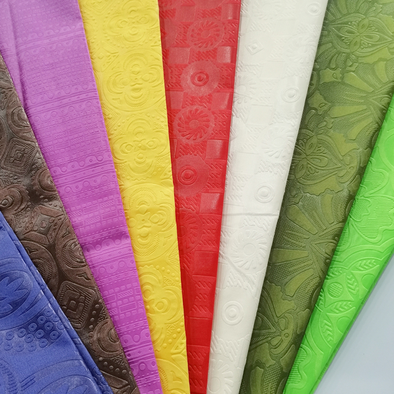 Tissu à largeur étroite TMIE-08-2-1, haute densité 100GSM, couleur personnalisée teinte avec tissu popeline en polyester gaufré 3D