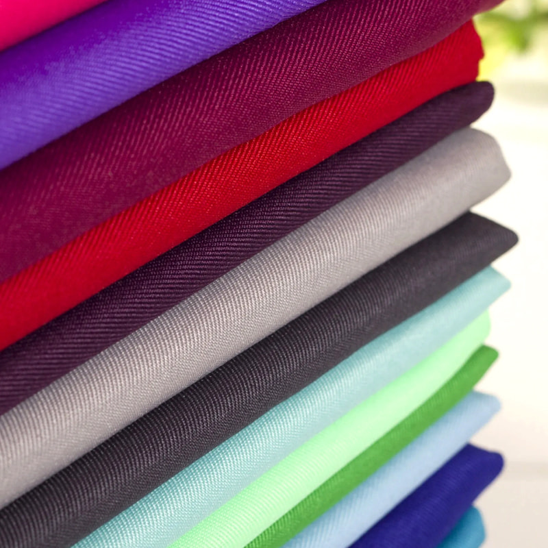 Tissu de sergé de popeline de polyester de couleurs adaptées aux besoins du client par 110GSM du poids moyen de TMIE-08-4-1